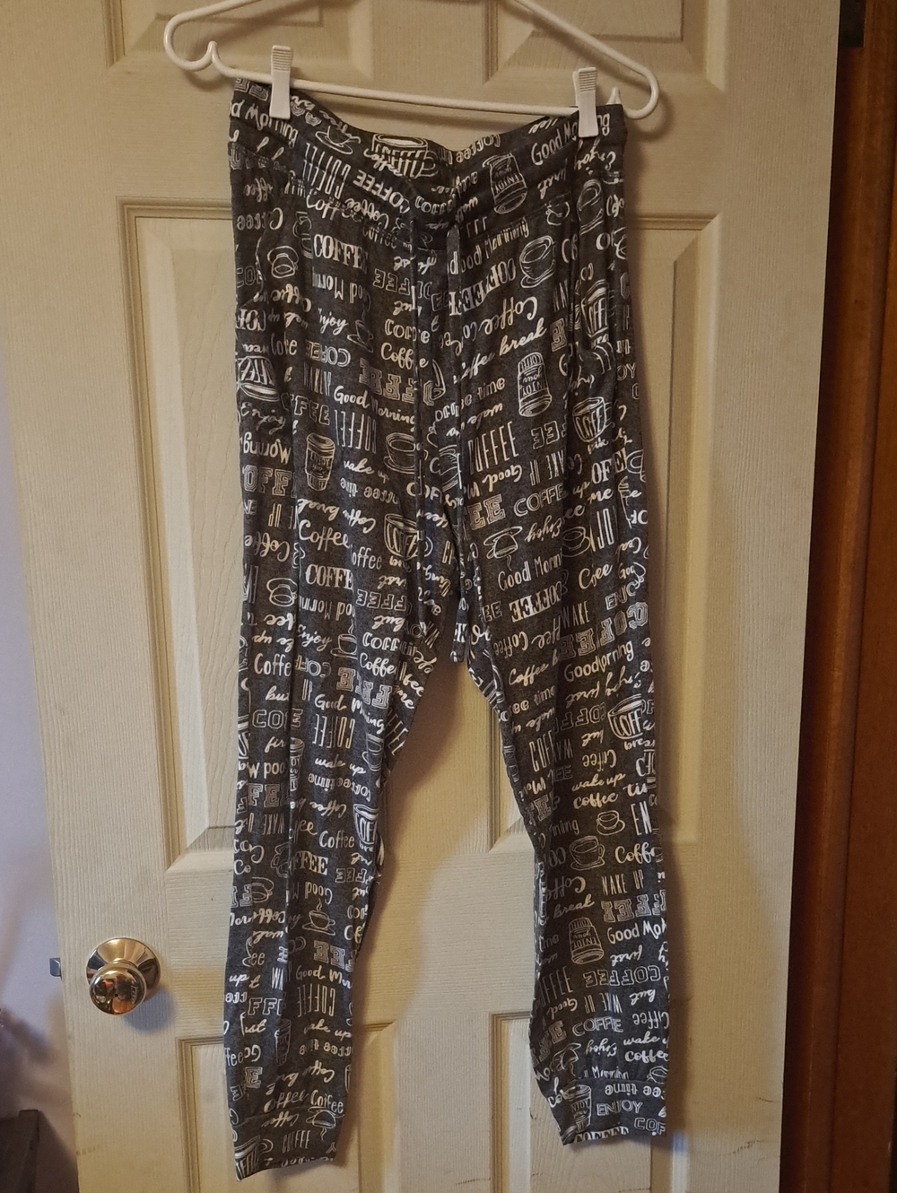 Secret Treasures Gray Coffee-Print Jogger Pants